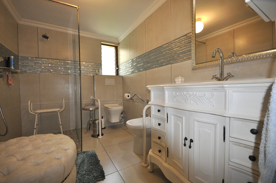 3 Bedroom Property for Sale in Paradyskloof Western Cape